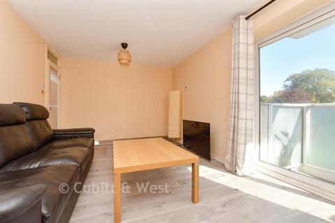 Basinghall Gardens, Sutton, Surrey 2 bed flat for sale