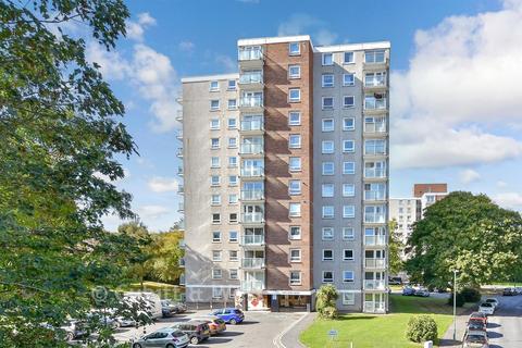 Basinghall Gardens, Sutton, Surrey 2 bed flat for sale