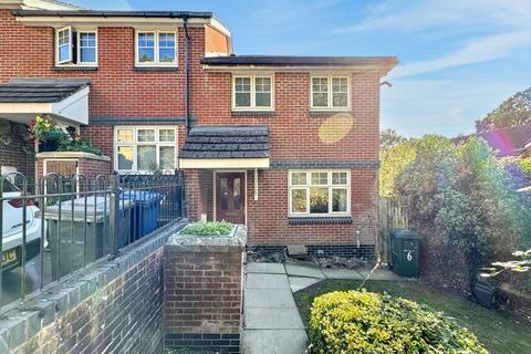 Firethorn Close, Edgware, HA8 2 bed end of terrace house for sale