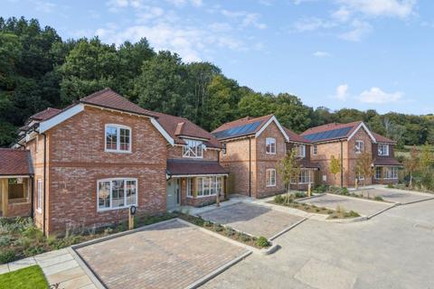 Critchmere Hill, Haslemere, Surrey 2 bed semi