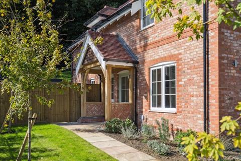 Critchmere Hill, Haslemere, Surrey 2 bed semi