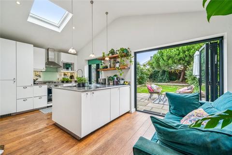 Dawnay Road, SW18 3 bed property for sale