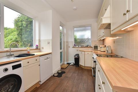 Hogarth Avenue, Brentwood, Essex 4 bed chalet for sale