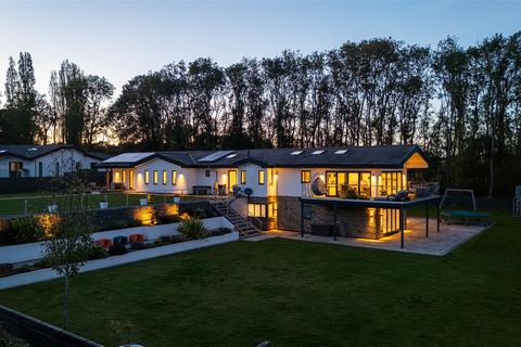 Stretton Hall, Oadby, LE2 6 bed detached house for sale