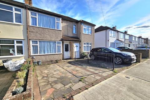 Oakleigh Road, Uxbridge, UB10 2 bed terraced house for sale