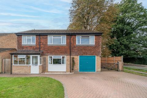 Wesley Close, Horley, Surrey, RH6 5 bed detached house for sale