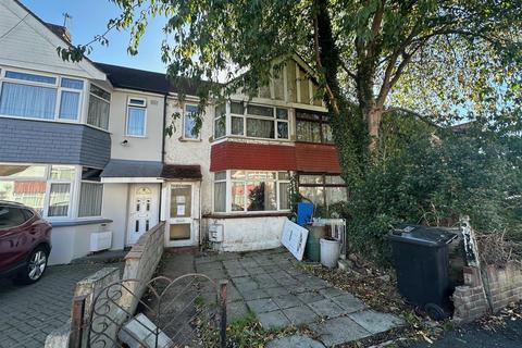 Southcote Avenue, Feltham 2 bed terraced house for sale