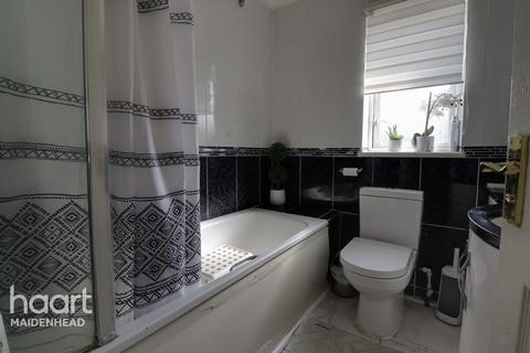 Pakenham Road, BRACKNELL 3 bed end of terrace house for sale