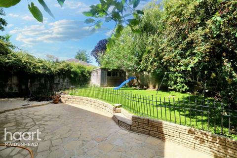 Holly Spring Lane, BRACKNELL 5 bed detached house for sale