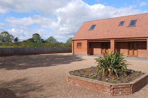 Long Lane, East Drayton DN22 2 bed property with land for sale
