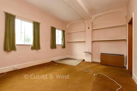 Tupwood Lane, Caterham, Surrey 3 bed semi