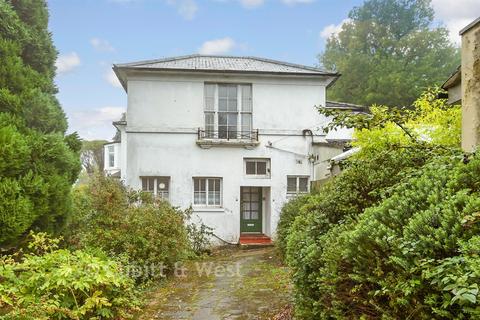 Tupwood Lane, Caterham, Surrey 3 bed semi