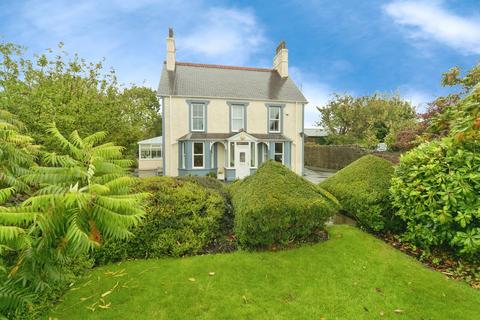 Ffordd Caergybi, Llanfairpwllgwyngyll... 4 bed detached house for sale