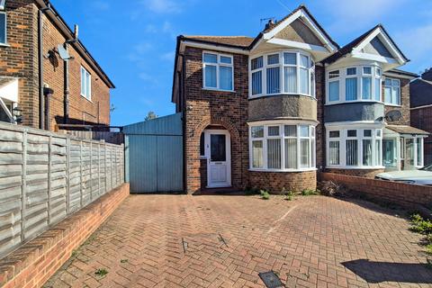 Exton Avenue, Luton, Bedfordshire... 3 bed semi