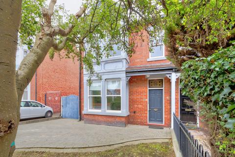 The Avenue, Middlesbrough, TS5 5 bed semi