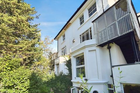 Ewell Road, Surbiton KT6 3 bed flat for sale
