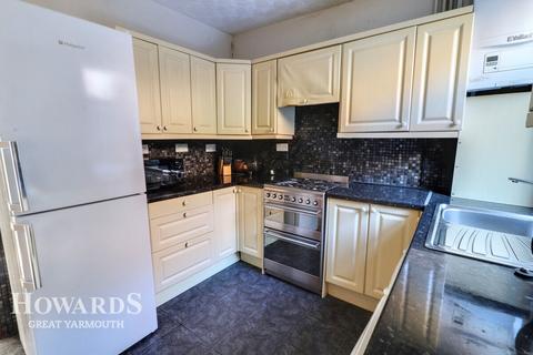 Nelson Road Central, Great Yarmouth 3 bed terraced house for sale