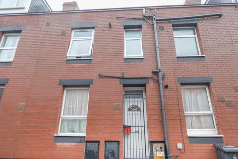 Recreation Crescent, Leeds LS11 3 bed terraced house for sale