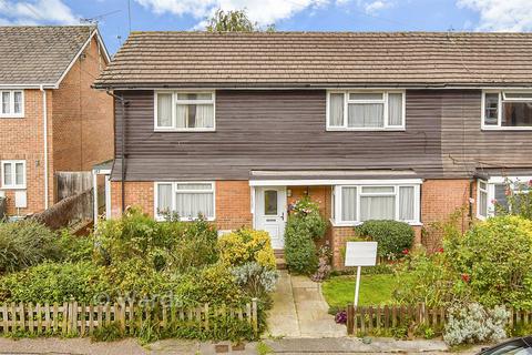 St. Mary's Road, Tonbridge, Kent 2 bed maisonette for sale