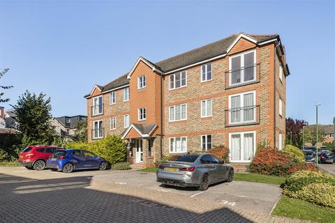 Sevenoaks Close, Sutton 2 bed apartment for sale