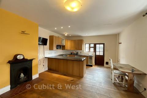 York Road, Littlehampton, West Sussex 2 bed semi