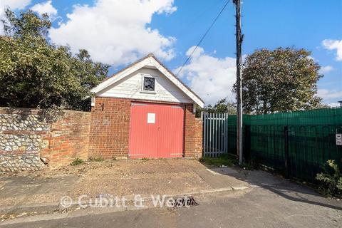 York Road, Littlehampton, West Sussex 2 bed semi