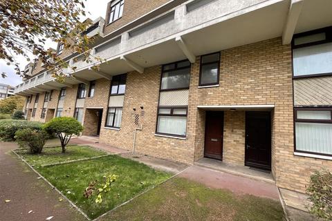 Neville Court, Washington NE37 3 bed flat for sale