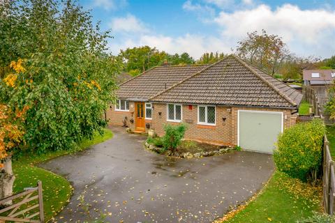 Cavendish Close, Horsham 3 bed detached bungalow for sale