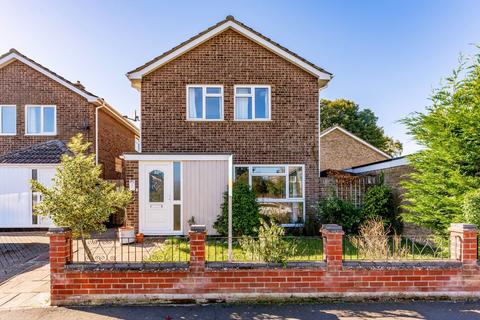 Holly Court, Wymondham 3 bed detached house for sale