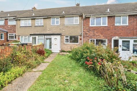 Hillmead Gardens, Hampshire PO9 3 bed terraced house for sale