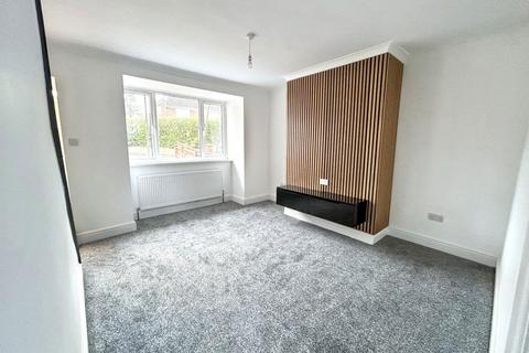 Raylees Gardens, Dunston, Gateshead... 2 bed semi
