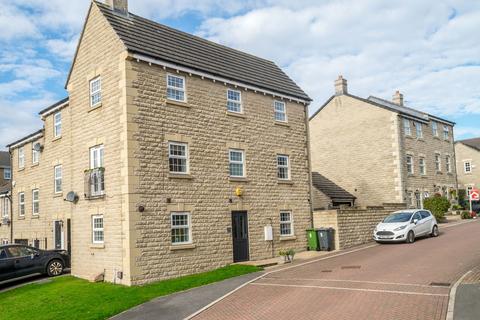 Gardeners Walk, Skelmanthorpe, HD8 3 bed townhouse for sale