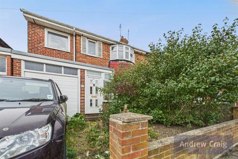 Stainton Grove, Seaburn Dene 3 bed semi