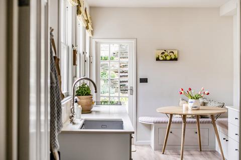 Vineyards, Somerset BA1 2 bed apartment for sale