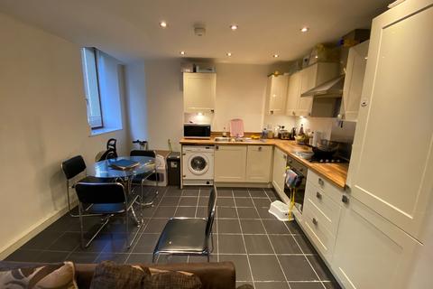 108 Thornton Road, Bradford BD1 2 bed flat for sale