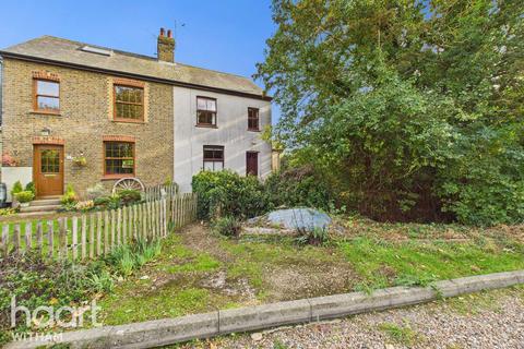 Drapers Chase, Heybridge 3 bed semi