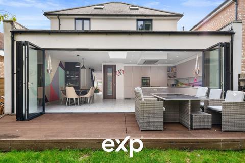 Sidney Road, Staines