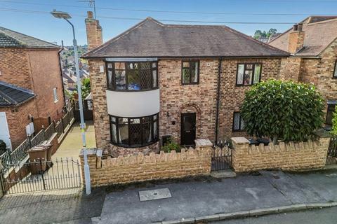 Imperial Avenue, Gedling, Nottingham 4 bed detached house for sale