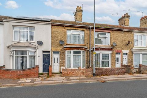 Carlton Road, Lowestoft 3 bed terraced house for sale