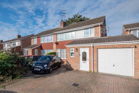 Duchy Close, Higham Ferrers 3 bed semi