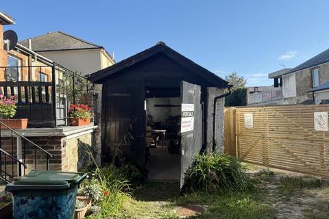 Workshop/Store at the back Of 3... Coach house for sale