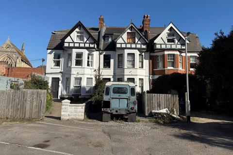 6 Wharncliffe Road, Bournemouth 8 bed property for sale