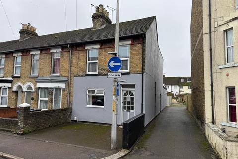 96 Buckland Avenue, Dover, Kent 2 bed flat for sale