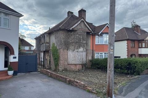 28 Milbury Crescent, Southampton 3 bed semi