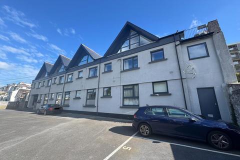 11 Bolton Court, Windmill Hill... 2 bed flat for sale