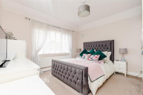 Raeburn Road, Sidcup, Kent 3 bed detached house for sale