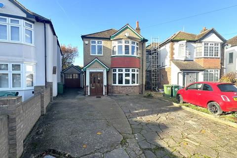 Ashview Gardens, Ashford TW15 3 bed detached house for sale