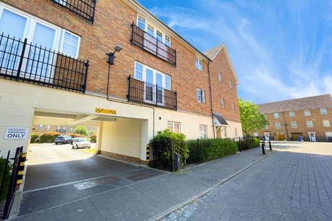 Caspian Way, Purfleet, Essex, RM19 2 bed flat for sale