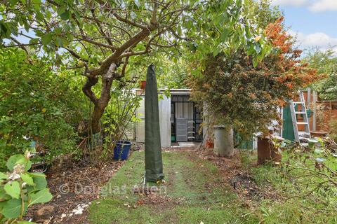 Thornhill Road, Leyton 1 bed terraced house for sale