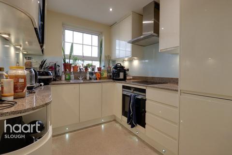 Arborfield Close, Slough 3 bed terraced house for sale